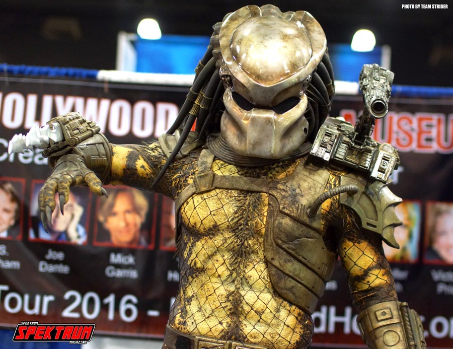 Life-size Predator statue at Wondercon