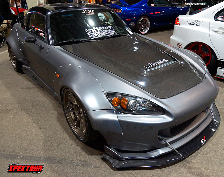 Honda S2000 sitting low and looking good