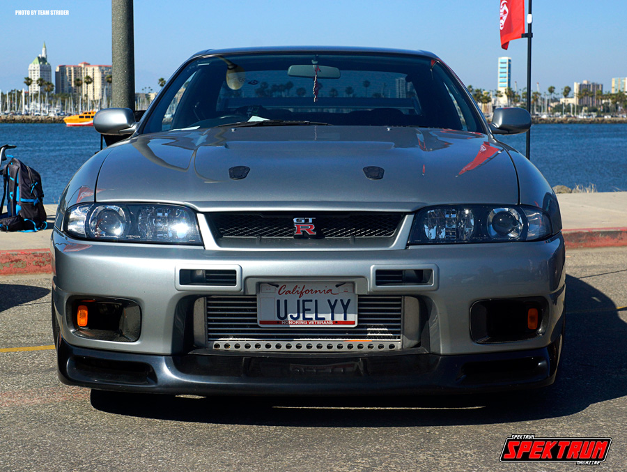 Nissan Skyline R33 along the waterfront